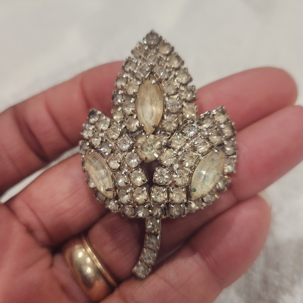 Vintage Silver‎ Tone Rhinestone Leaf Brooch Marquise Cut Stones Botanical Pin